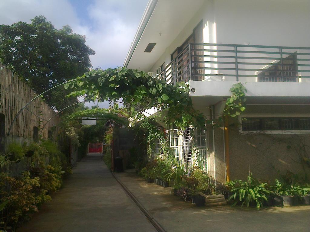 Charm Guest House Puerto Princesa Exterior photo